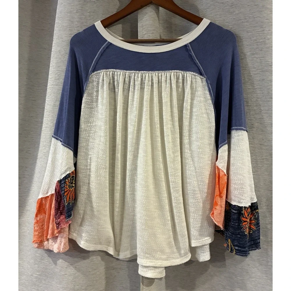Free People We The Free Ridgewood Friday Top‎ Blue Floral Bell Sleeve Medium